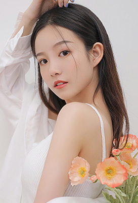 我半夜摸妺妺的奶摸到高潮